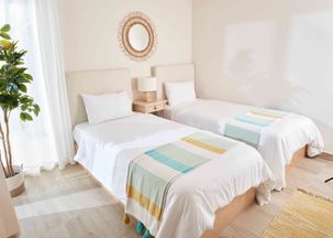 light-bright-kids-bedroom